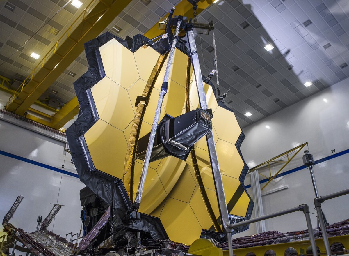 Aprobadisimos's tweet photo. Imágenes que pueden clarificar los conocimientos que tenemos sobre el espacio exterior y arrojar luz sobre numerosas teorías del universo todavía por descubrir.

Aquí os dejo una imagen del telescopio James Webb, una maravilla de la ingeniería que, sin duda, nos sorprenderá. https://t.co/4jUGvD1xi8