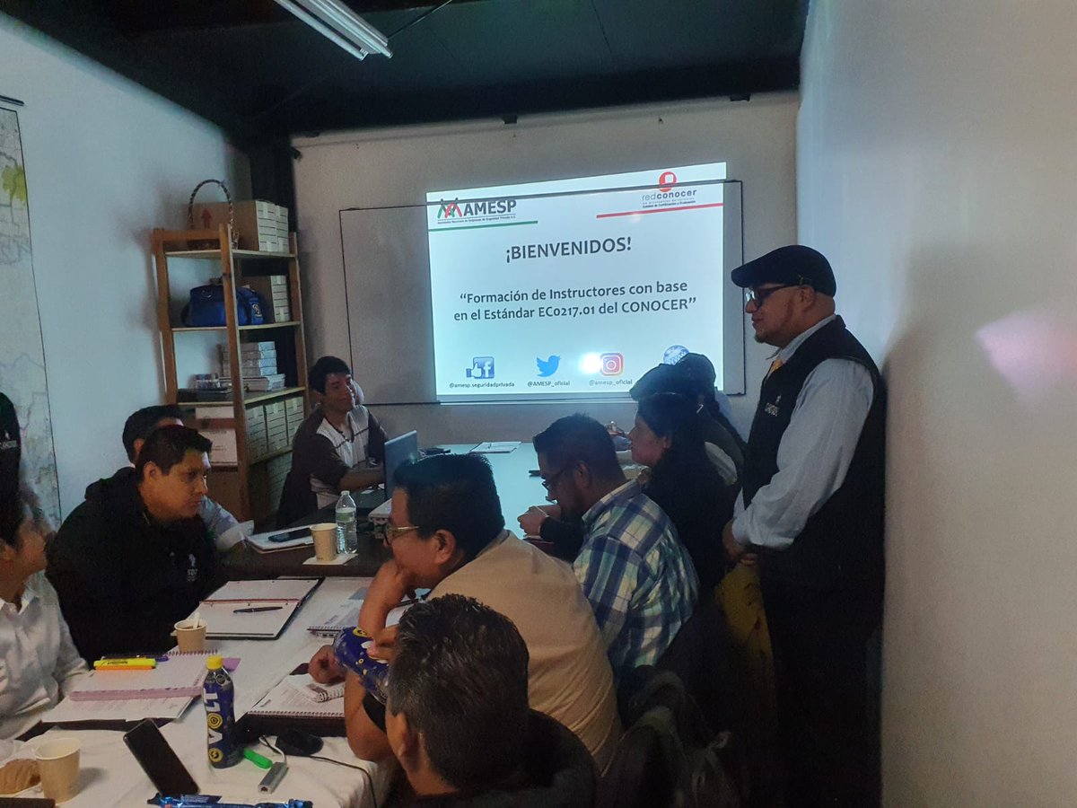 AMESP_oficial's tweet photo. La #AMESP en el primer día del curso de #Impartición de cursos de formación del capital humano de manera presencial grupal #EC0217.01 del @ConocerMx donde la Dir. Gral. Lic. @vtorreslanda y nuestro asociado de #DoormanPlus Ing. @makonancarrow nos compartieron unas palabras. https://t.co/GtgFC6Q1bG