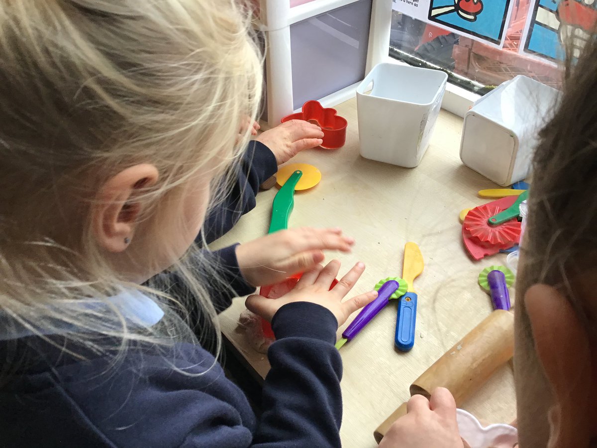 beyoutoblossom's tweet photo. Today Year 1 Class @AbermordduCP have met #pinkdroplet. Weโve talked about our kind hands & helping hands. Weโve been making dough hearts ๐ Canโt wait to see your #kindnesstree! #thecolourdroplets #wellbeing #bekind https://t.co/SbxNlhsK3q