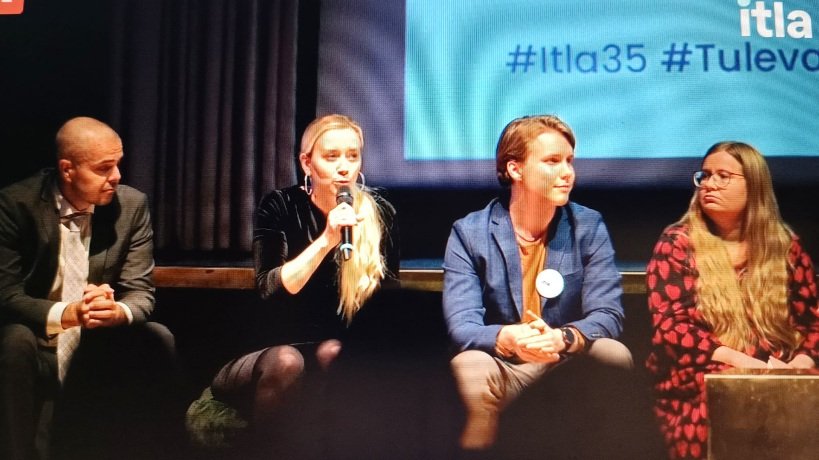 Kun ihminen on aidosti lasten puolella ja jaksaa taistella täysin sydämin lasten ja nuorten oikeuksien puolesta, sen vaistoaa.❤️‍🔥 "Miten aiotte mahdollistaa turvallisen lapsuuden kaikille?" <a href="/VirtaSofia/">Sofia Virta</a> haastaa kansanedustajia ottamaan tähän kantaa vaalikoneessa ja paneeleissa.