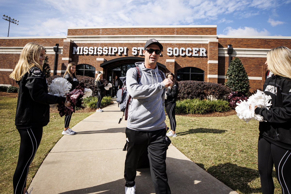 HailStateSOC's tweet photo. 𝐟𝐚𝐌𝐢𝐥𝐲 𝐒𝐞𝐧𝐝 𝐎𝐟𝐟𝐬 are the best send offs 🫶🏽

StarkVegas ✈️ Fayetteville, Ark.

#HailState🐶 | @HailStateSpirit https://t.co/HlCzjh1jda