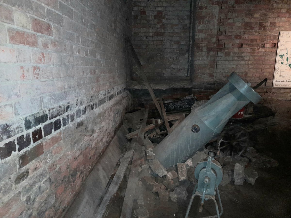 "At Nottingham we next arrived, built on rock but ill-contrived"
👋 Guess where I've just been! The wonderful jewel in our crown that is the <a href="/cityofcaves/">City of Caves</a>, courtesy of the #whatliesbeneath festival. Thank you 🙏