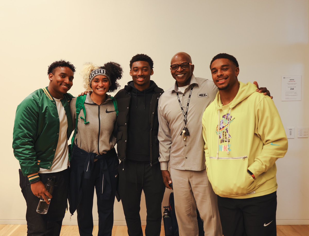 I just wanted to say thanks to <a href="/oheroes/">O Heroes</a> for hosting this event! I also wanted to shout out the Maurice Lucas Foundation <a href="/ML_20/">Maurice Lucas Fnd.</a> for allowing me and current <a href="/GoDucks/">GoDucks</a> athletes to talk to kids from the town! 🌹