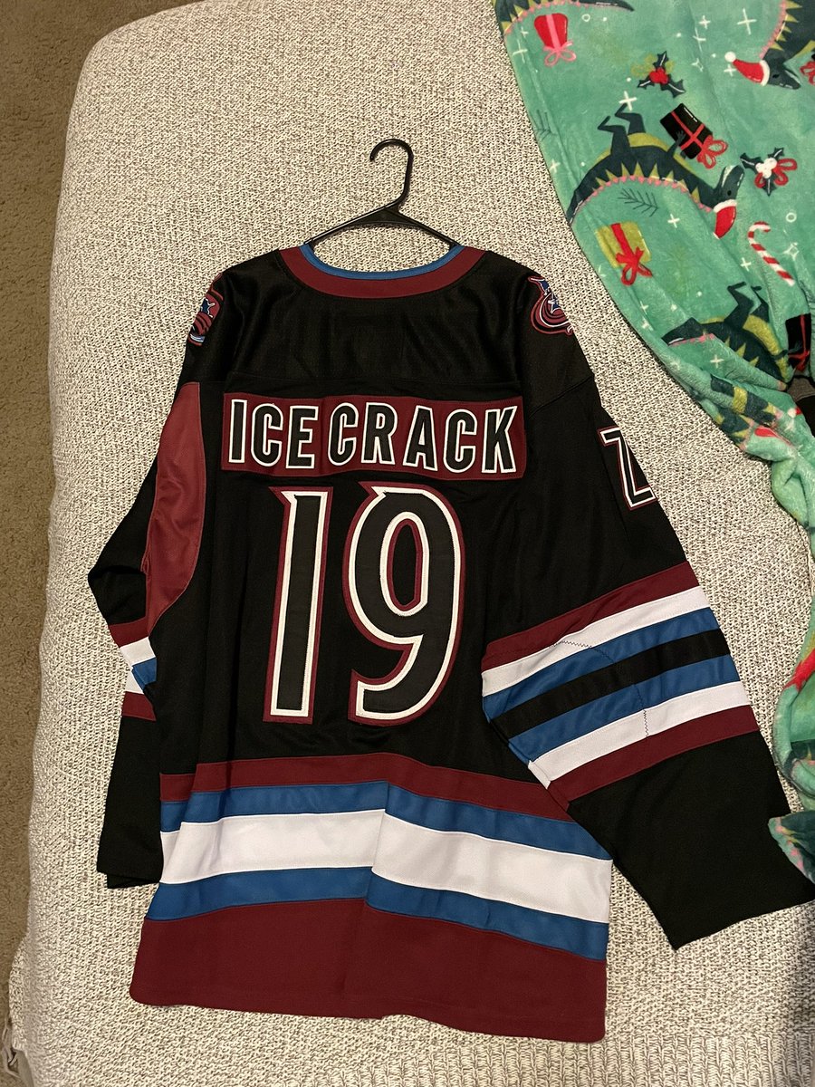 ZedsBread8751's tweet image. @CreativFamMerch Jersey with a slight rip in the neck and the shield is a little loose. Can be easily sewed together, I’m just lazy. Make it yours for a steal! $100 and it’s yours