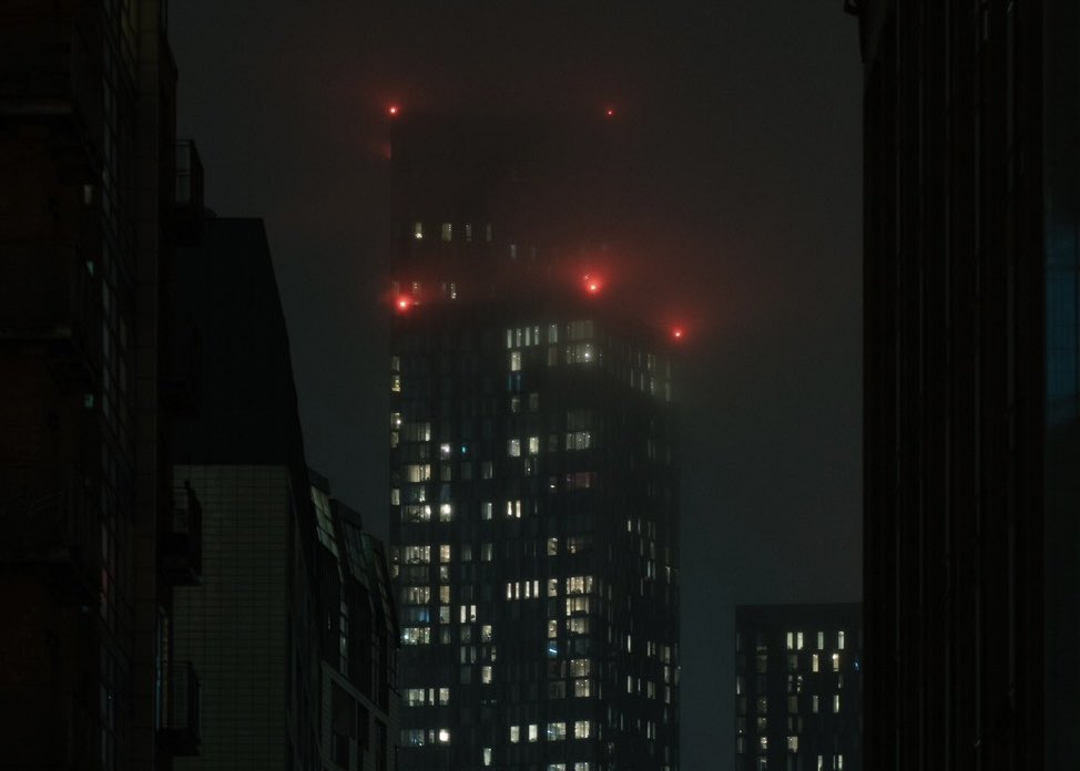 cinemei_'s tweet photo. I love rainy nights ☂️🖤 https://t.co/6oSRraWl8Y