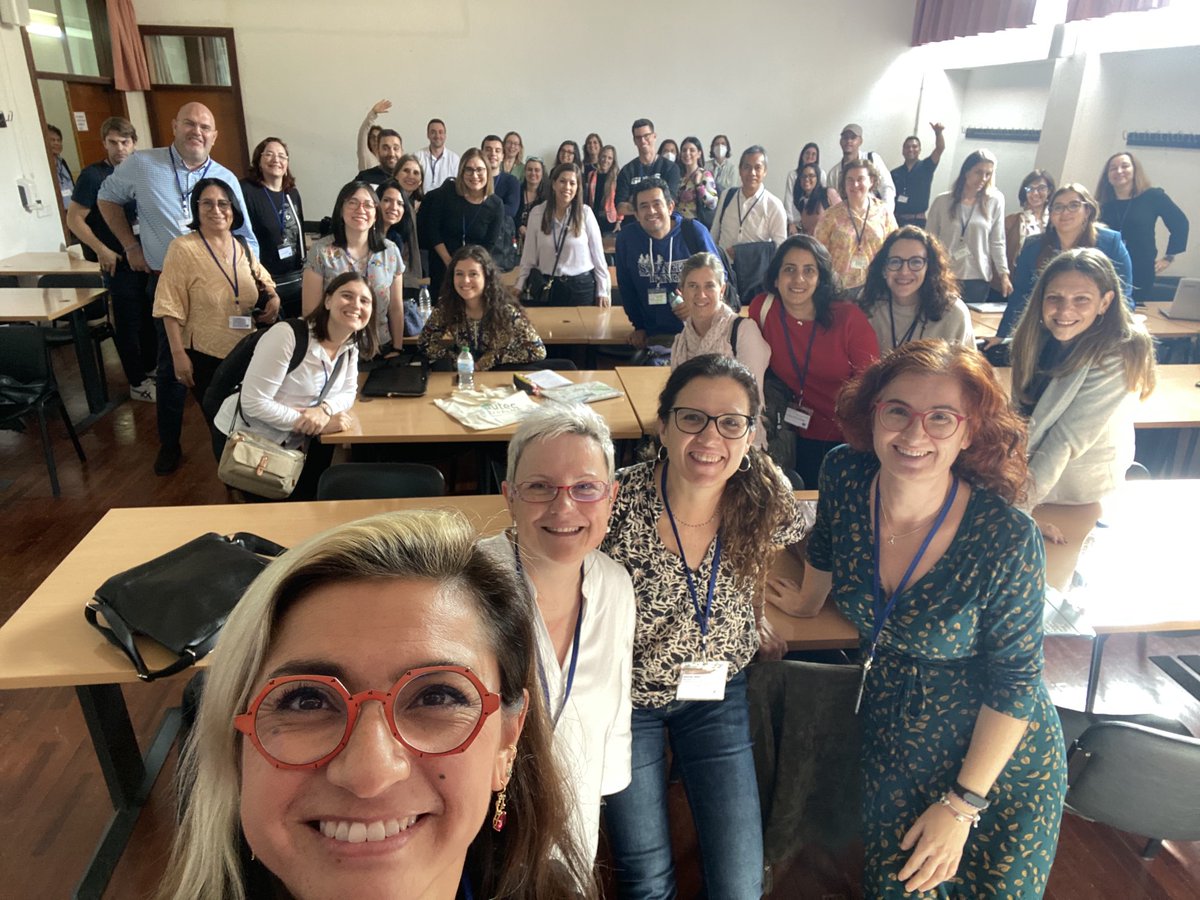 lindacq's tweet photo. Mesa redonda “Paisajes digitales de aprendizaje” con todos sus protagonistas #gracias #edutec2022 ⁦@CFMorante⁩ ⁦@mariona_lmi⁩ ⁦@mireiausart⁩ #muchoporaprender https://t.co/O9qjMgmooJ