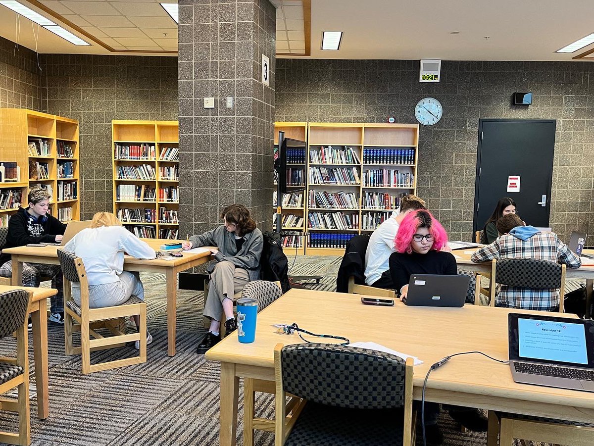 Our first creative writing workshop during SRT was a success! #WritersInk <a href="/SalineHS/">Saline High School</a>