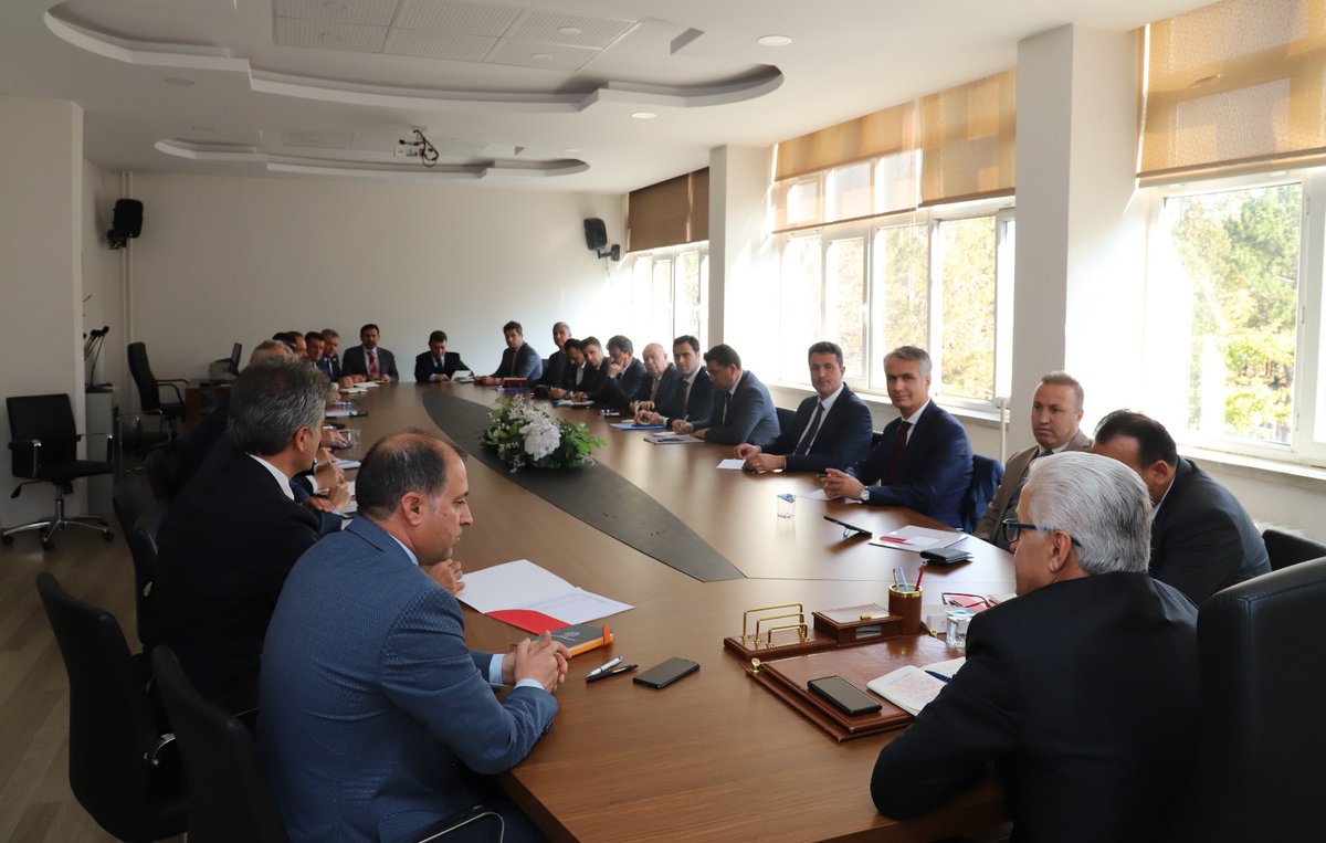 MemAnkara's tweet photo. Müdürümüz Sayın Harun FATSA, ilçe milli eğitim müdürlerimiz ve il yöneticilerimiz ile değerlendirme toplantısında bir araya geldi.

@tcmeb @AnkaraValiligi @Harunfatsa https://t.co/HjnaIGc7Pa