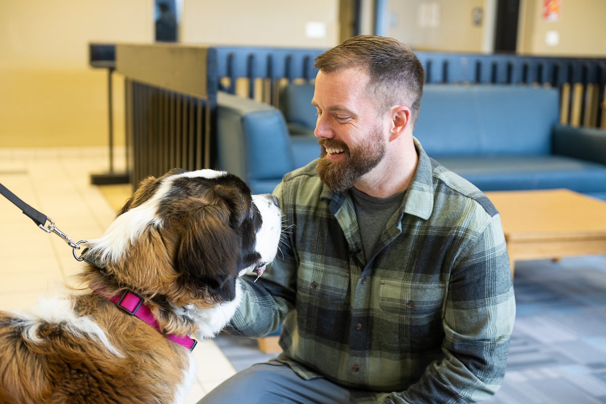 SUNYCantonNews's tweet photo. Tonight's guest author @robkugler made a stop in our Dog Floor to meet with some lucky students who live with their besties on campus. Rob will speak at 6:30 p.m. in the Kingston theater. Free, open to the public, and recommended to anyone who ♥️s dogs! https://t.co/yYbII8loOa
