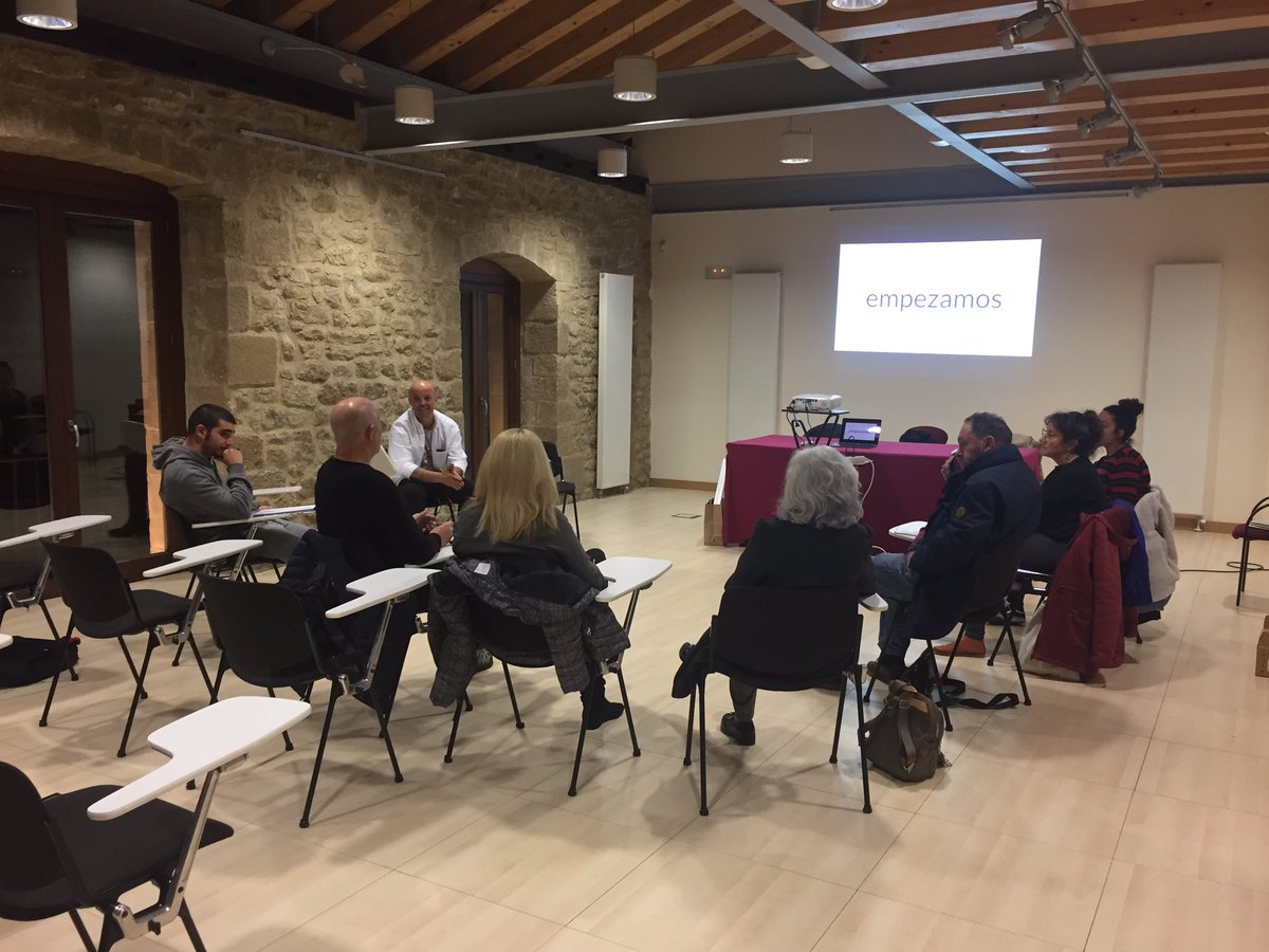 En el encuentro #RuralRefounding de #RiojaAlavesa. Información dinamizada colaborativa comarcal. 

Solasaldi eta eztabaida oso interesgarriak ateratzen ari dira!

@RuralCitizen