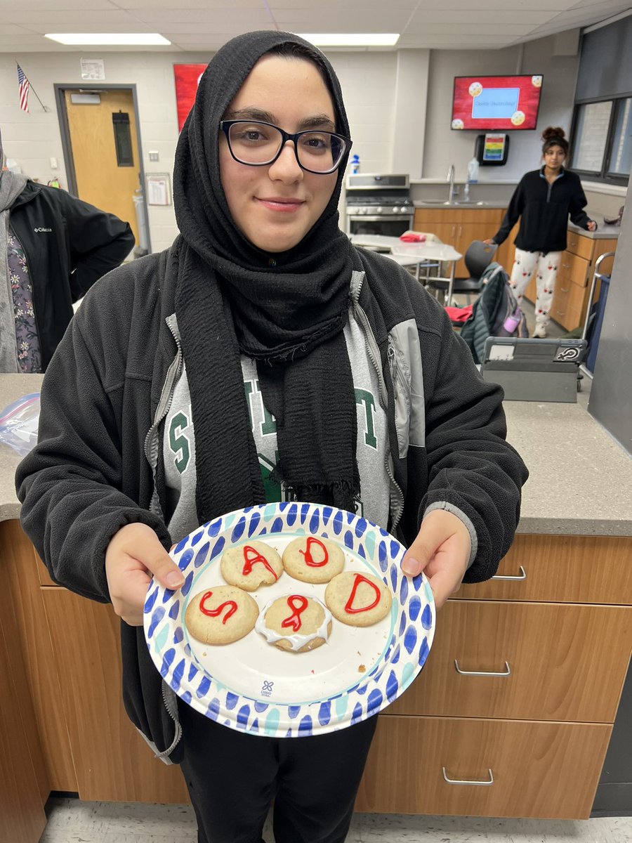 olchsSADD's tweet photo. @redribbonweek @OLCHSNews What’s your @NaturalHigh? BAKING!!! https://t.co/mAZhKImMgb