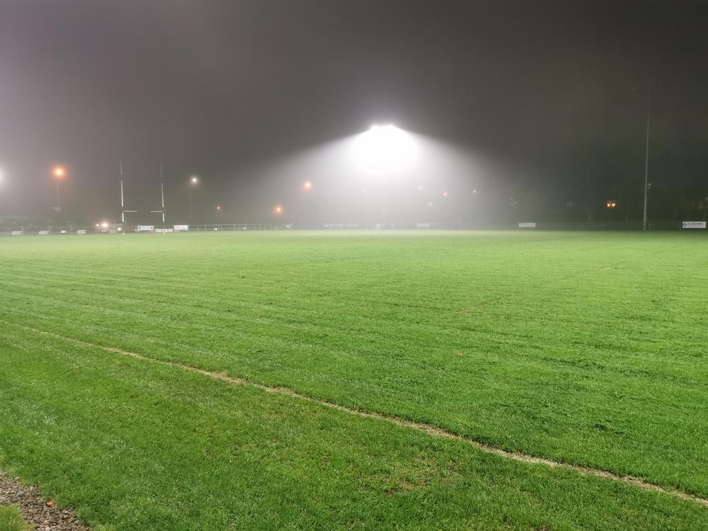 macpLB's tweet image. Bit of a chilly one @BallincolligRFC tonight.