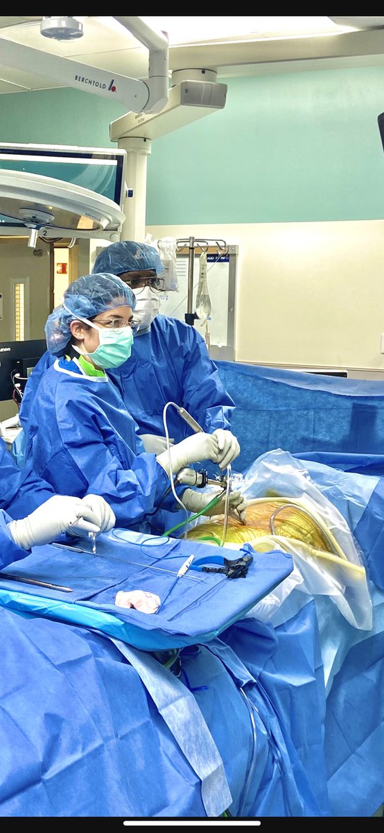 DrJonOh's tweet photo. Kudos to @ChariseGarberMD for her #DrillSkills in her second #EndoscopicSpineSurgery case. She is a true #EndoscopicDisciple  #WeAreBuilding #TrainingDay @youngneuros @WashUNeurosurg #WashUWay #ESRG https://t.co/FvuvZ6HCL1