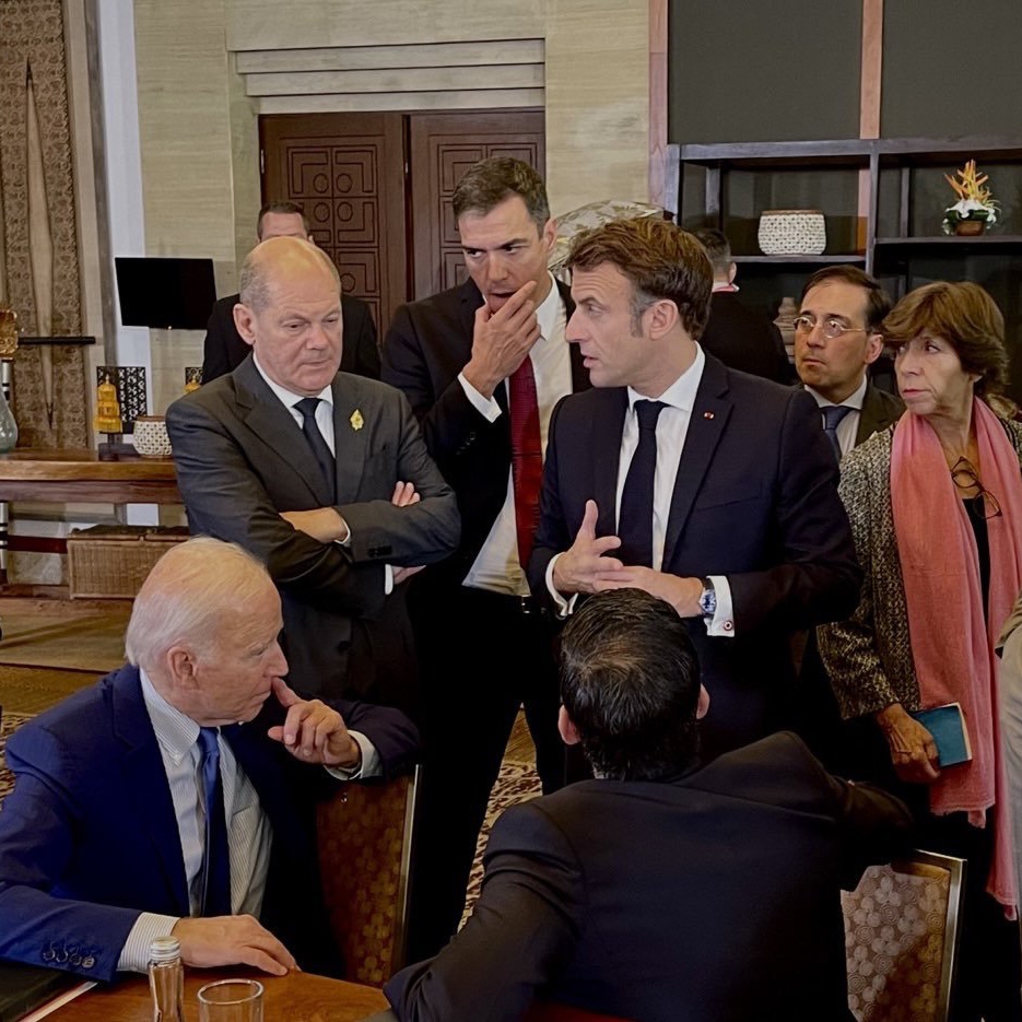 End Wokeness On Twitter What A Contrast