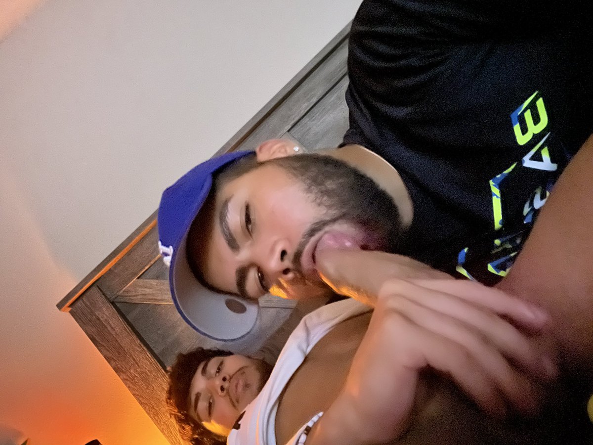 urislandpapi's tweet photo. I love bothering him while he plays 🤭💦 https://t.co/GYhQCP4qL6