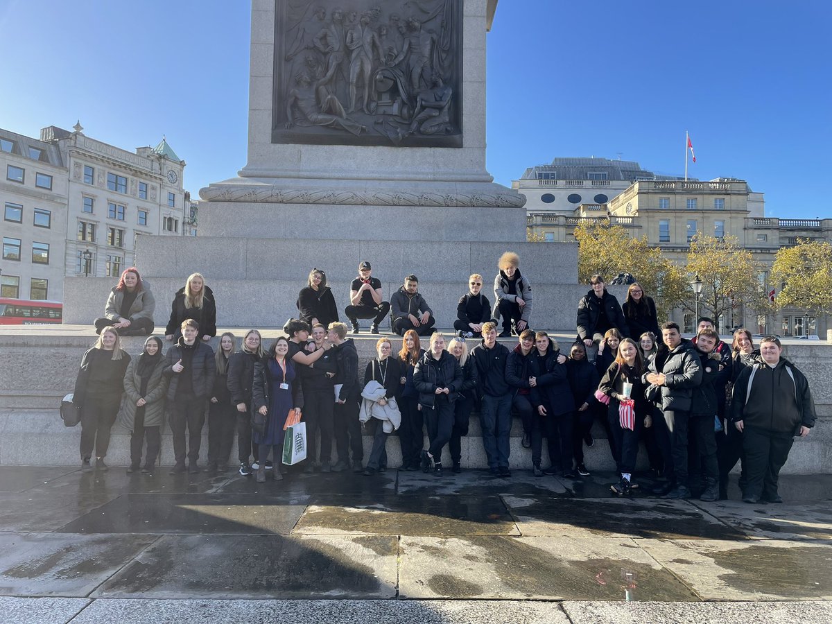 nathan_flynn's tweet photo. Thank you to @UKParliament for an excellent tour of the building, enriching the learning experience for our Level 3 UPS students @MKCollege. Students had a great time asking questions on the tour, before going for a walk to see some of the sights of London! #FE https://t.co/aYJcGnNQBN