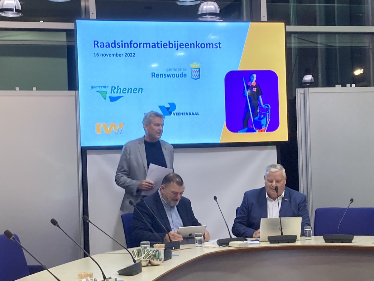 SchoorHenk's tweet photo. Namens @gem_Renswoude aanwezig bij de raadsinformatiebijeenkomst IW4 te #rhenen Welkom geheten door wethouder Dick Poortinga van Rhenen #participatiewet #IW4 #renswoude #rhenen #veenendaal https://t.co/GWceadAaQF
