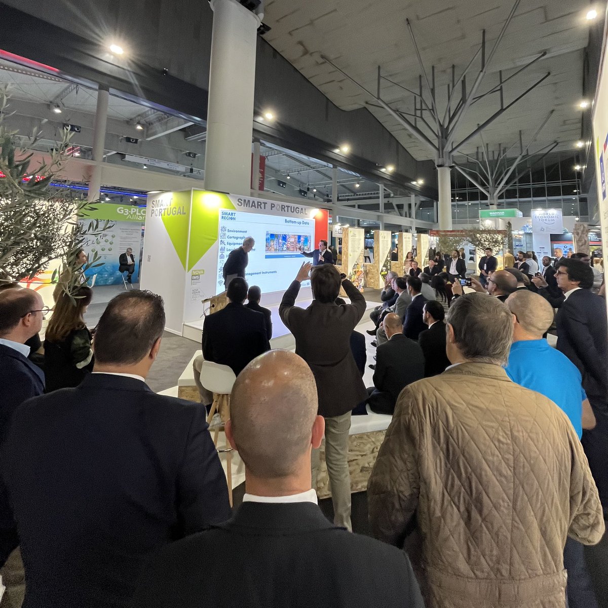 Apresentação pública do Projeto Oeste Smart Region. Foram 4 anos de trabalho colaborativo entre a OesteCIM e a <a href="/nova_ims/">Nova IMS</a> na construção de um novo modelo de planeamento e territorialização de políticas publicas baseada em dados. @NOVAIMS <a href="/coesao_pt/">Coesão Territorial</a> #SCEW2022 #OesteSmartRegion