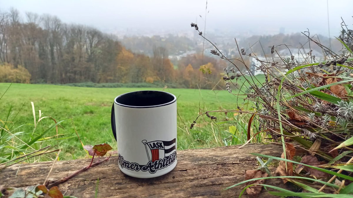 Seit1908_at's tweet photo. Wir präsentieren die "Häferl Edition 22".Zu kaufen um €12 beim Punschstand am Freitag. Zum gleichen Preis gibts auch den Kalender zum ersten Jahr im neuen Stadion. Reinerlös wird wie immer #gespendet.
#gemeinsamsindwirlask #1908 @LASK_Official #LASK #fans #charity @linz_news https://t.co/70gMaq0ZDj