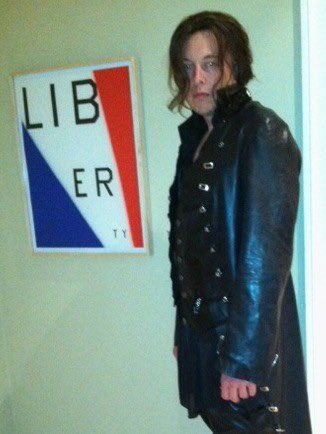 You might be cool but you’re never going to be <a href="/elonmusk/">Elon Musk</a> unironically dressed as the dude from Grandma’s Boy 

I wonder how much clothes cost in the Matrix

web.archive.org/web/2012062400…
