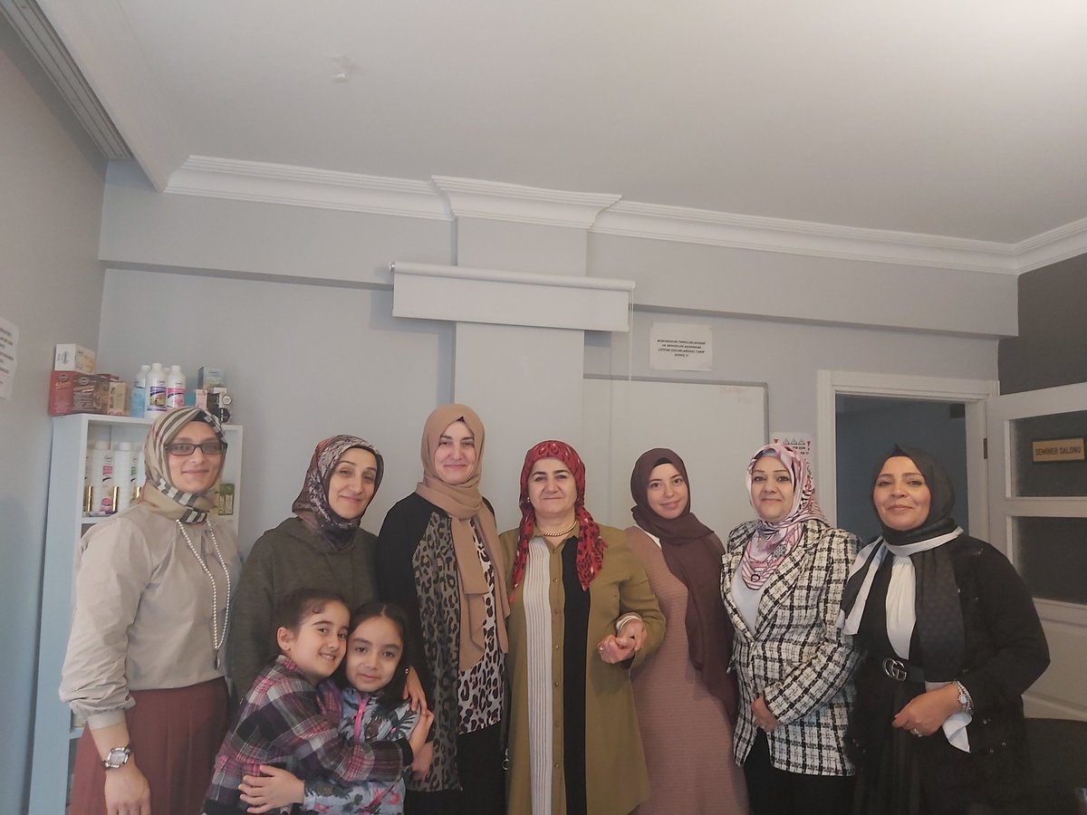 Cananperi2's tweet photo. Güngören büro liderlerim ile kahvaltı 💕 https://t.co/tQ68BXFAua