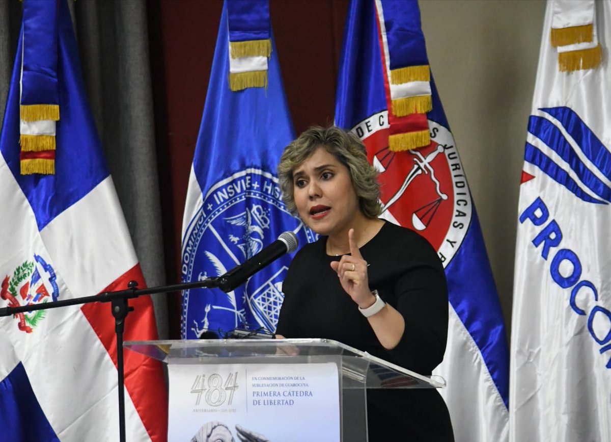 elnuevodiariord's tweet photo. 😀¡Resalta!😀

La presidenta del consejo directivo de @PCompetenciaRD y catedrática de maestrías, @MariaElenaVT resaltó la tarde de este martes la gran responsabilidad de la institución en el Estado social y democrático de derecho (ESDD).

#ElNuevoDiarioRD #Intituciones #Estado https://t.co/TgLFljFVuq