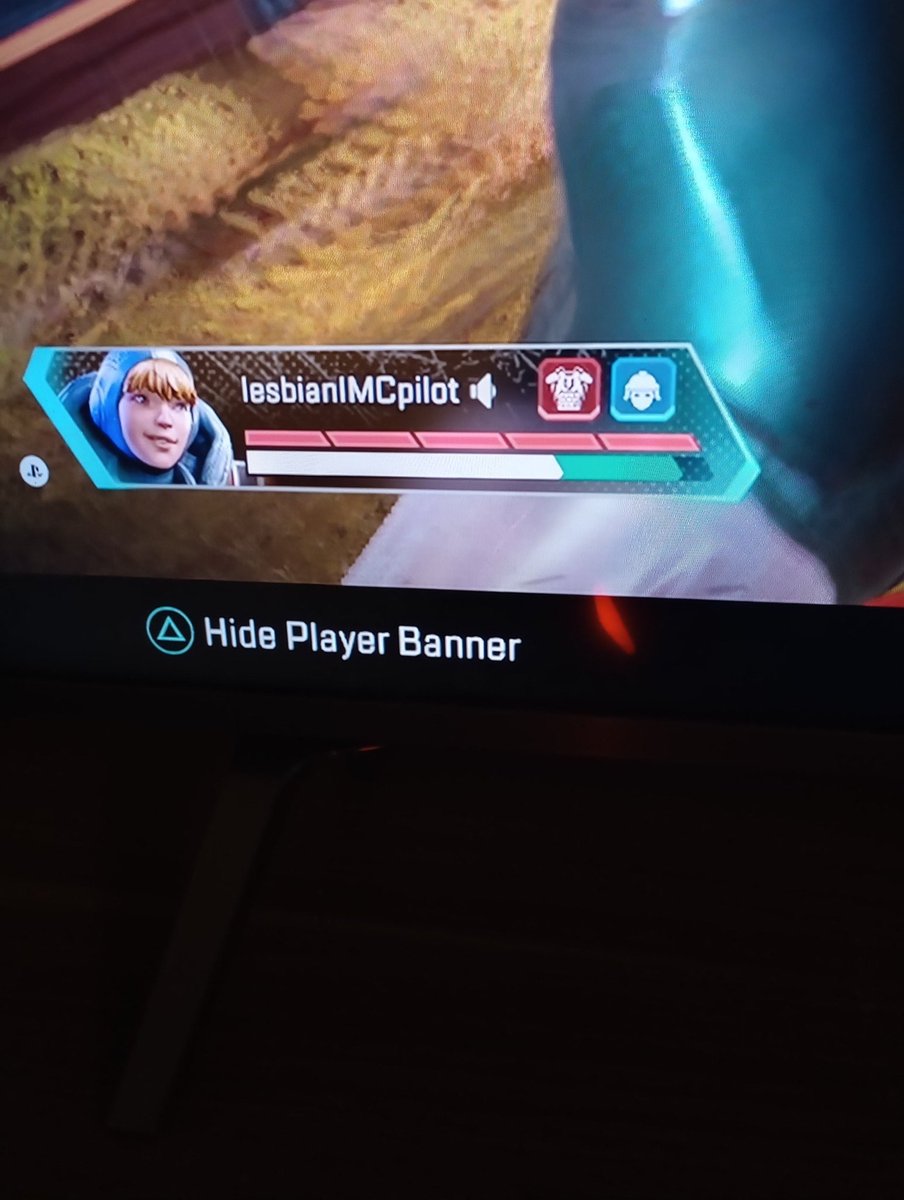 Justinpratt1996's tweet photo. @RSPN_Hideouts this was in my little cousin's game that just downloaded Apex Legends over 20 kills and 4,000 damage and they have a hair loom as well how does this game expect not to die when new players have to deal with this https://t.co/jYxAorXyye