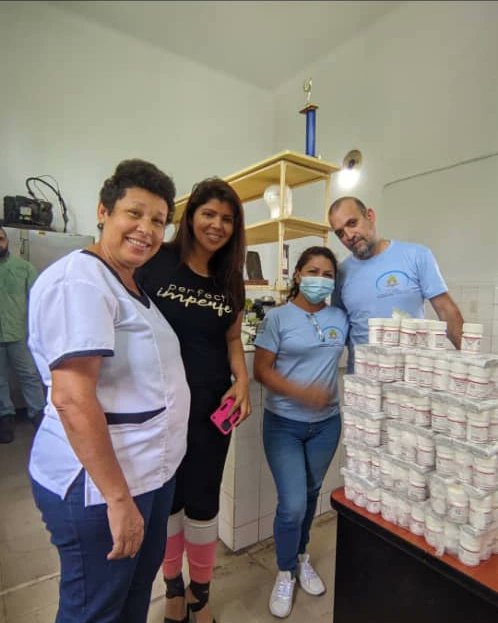enciluz's tweet photo. Entrega de donaciones al Hospital Psiquiátrico de Caracas, velando por un futuro mejor para aquellos pacientes vulnerables con esos pequeños detalles especiales para impulsarlos a ser grandes personas.

Gracias a @taxi_ccs @taxi_caraca por brindarnos su translado https://t.co/uOnw97kaEy