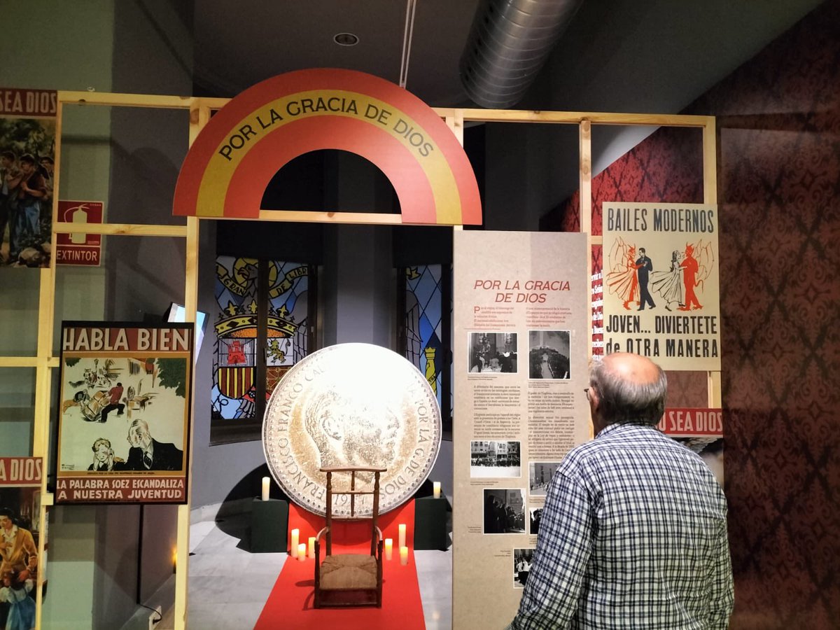 ReusCultura's tweet photo. 👉 Inauguració de la nova exposició dels #MuseusdeReus “Després de la guerra. La vida quotidiana sota el franquisme”.
🗓️Estarà oberta fins a principis del 2024 al Museu Salvador Vilaseca.
#ReusCultura @reus_cat https://t.co/q7R38PZ73W