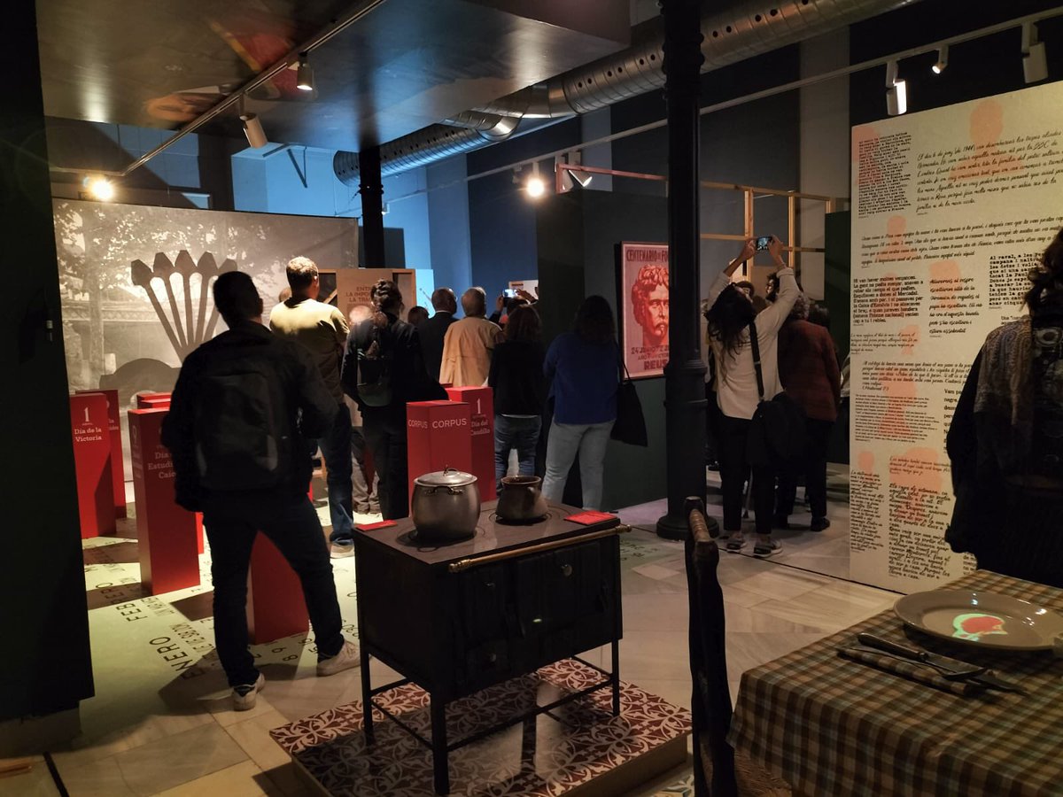 ReusCultura's tweet photo. 👉 Inauguració de la nova exposició dels #MuseusdeReus “Després de la guerra. La vida quotidiana sota el franquisme”.
🗓️Estarà oberta fins a principis del 2024 al Museu Salvador Vilaseca.
#ReusCultura @reus_cat https://t.co/q7R38PZ73W