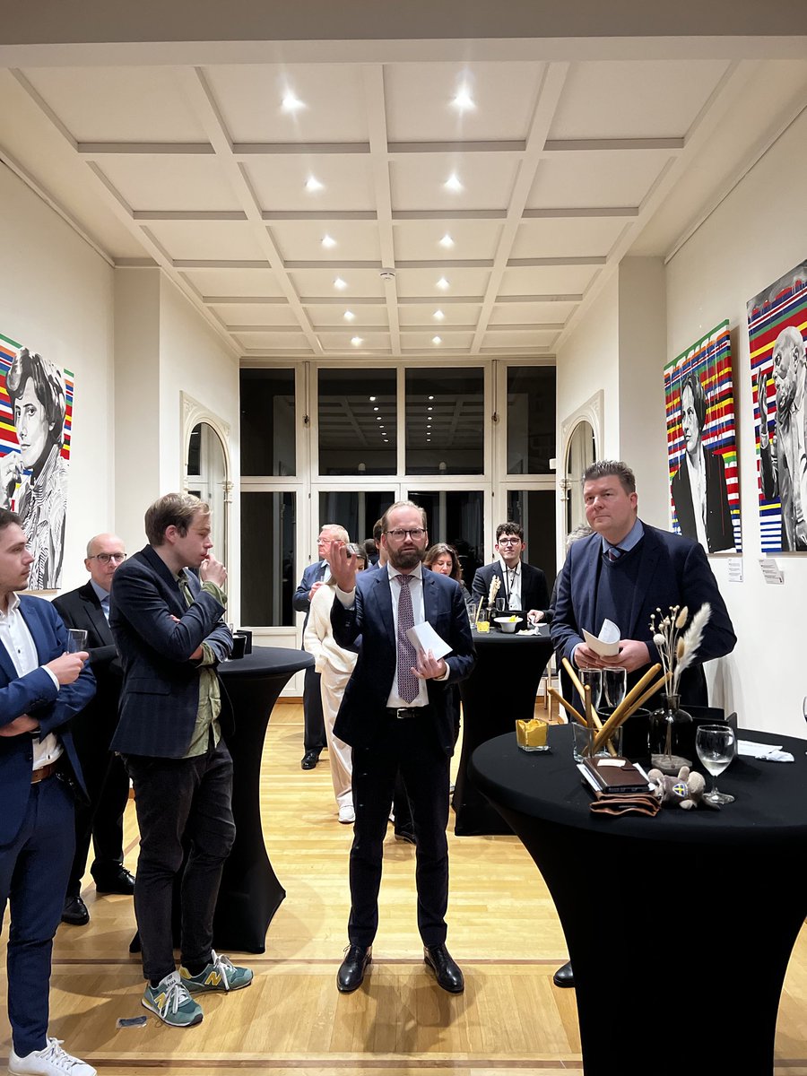 ADressel's tweet photo. Nach einem Besuch der @EU_Commission hat unser #HanseOffice zum Hamburger Abend eingeladen, viele Freunde unserer Stadt sind gekommen. Ab Jahresende wird d. #HanseOffice im Auftrag unseres @FHH_FB Landesbetriebs LIG bis Ende 2023 saniert. Re-Opening Anfang 2024😉! https://t.co/nWxlem1uQV