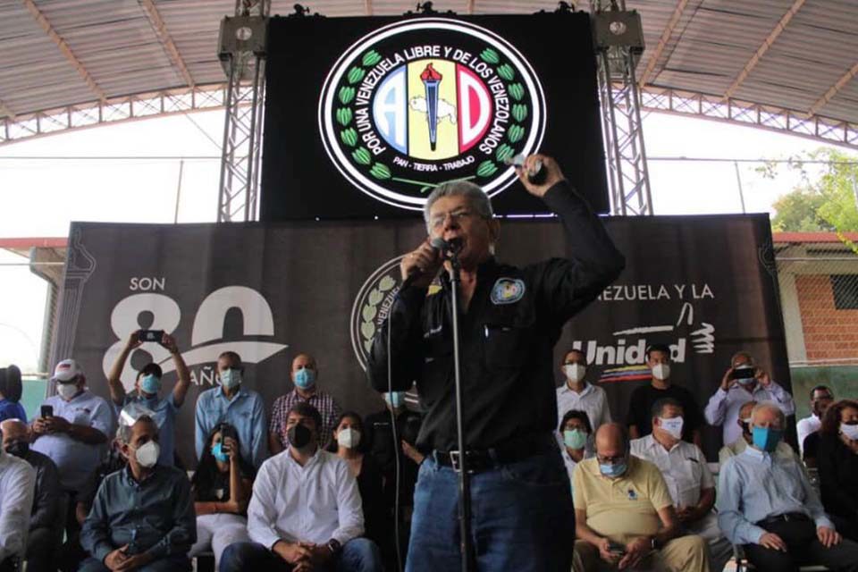 DiarioTalCual's tweet photo. Ramos Allup aclara que en diálogo de México no estarán los partidos judicializados #TalCual #ClaroyRaspao #PorFuera https://t.co/INMrxLHeTe https://t.co/XuJ7ziKtMC