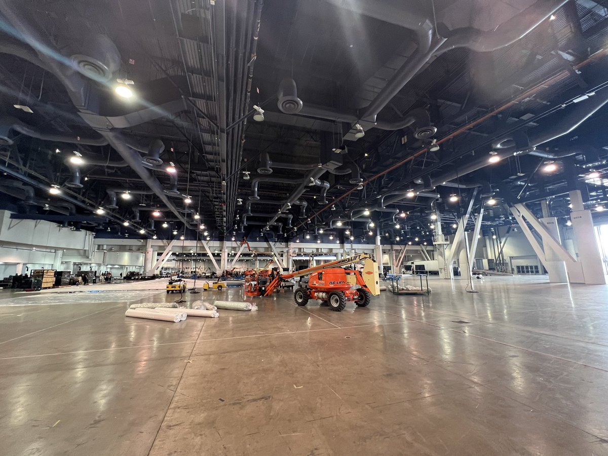 LDITradeshow's tweet photo. 2 days to go! #LDI team working hard! ππͺ
#LDI2022 #LDI22 #Livedesign #xlive #livedesignmagazine https://t.co/duhQEfjmGu