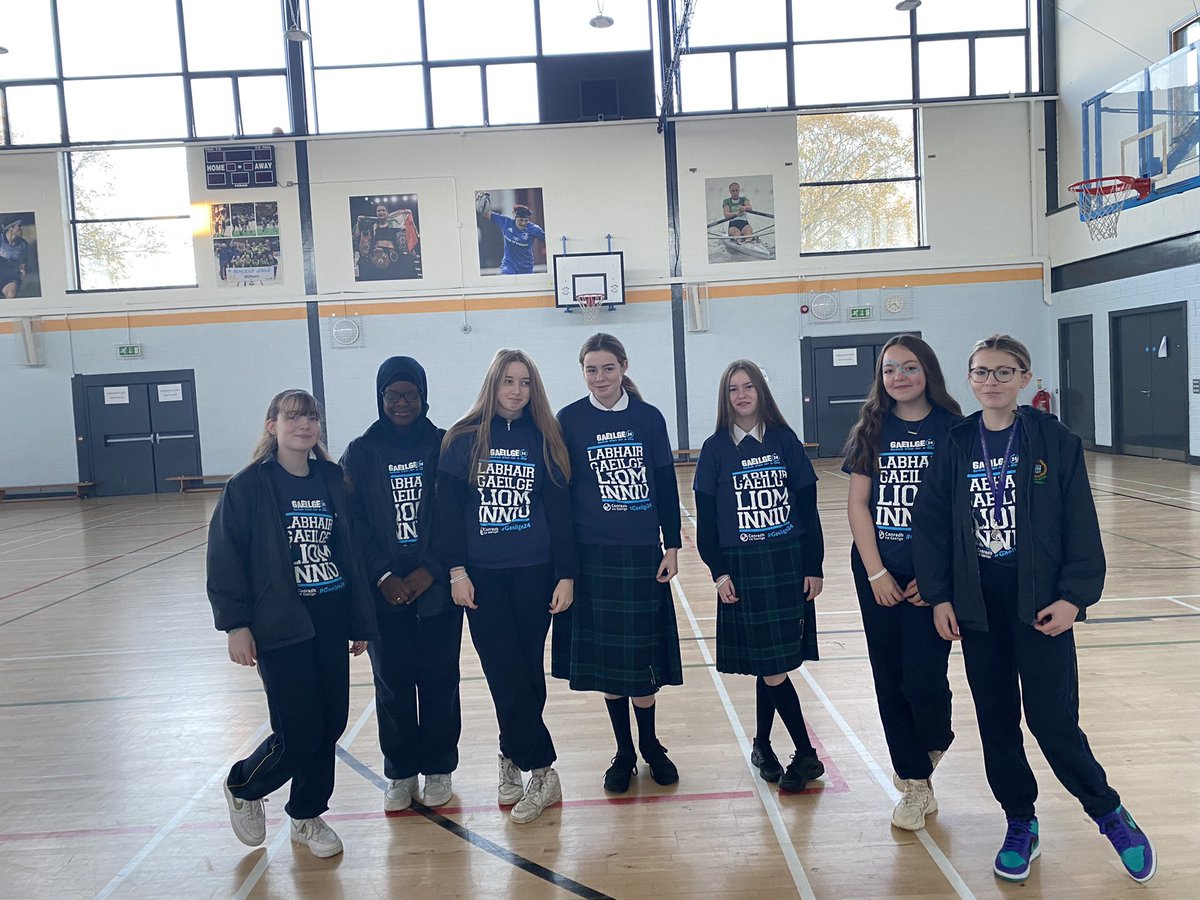 Ba lá Iontach againn ar scoil inniu! <a href="/Colaistebride/">Coláiste Bríde D22</a> ag céiliúradh #Gaeilge24 Bhain gach duine ard-iarracht Gaeilge a labhairt idir daltaí agus fiú múinteoirí ó na roinn eile. Beatha teanga í a labhairt ☘️ 🇮🇪