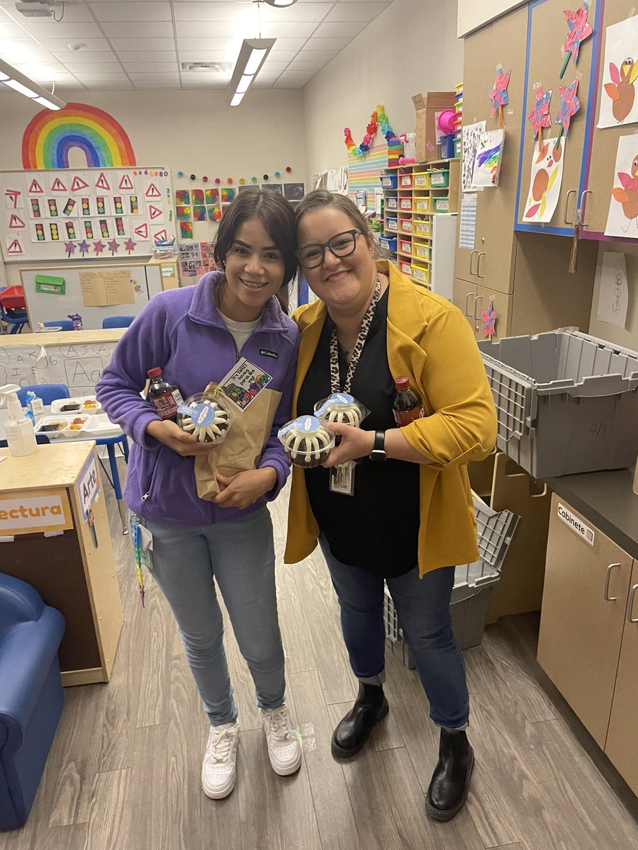 Mrs_Ledford's tweet photo. It’s Paraprofessional Appreciation day today! We have the best of the best @skyviewprek and I can’t imagine our school family without them. 💙💙💙 #skyviewprek #risdskyrise #prek https://t.co/OJEyD0BREc