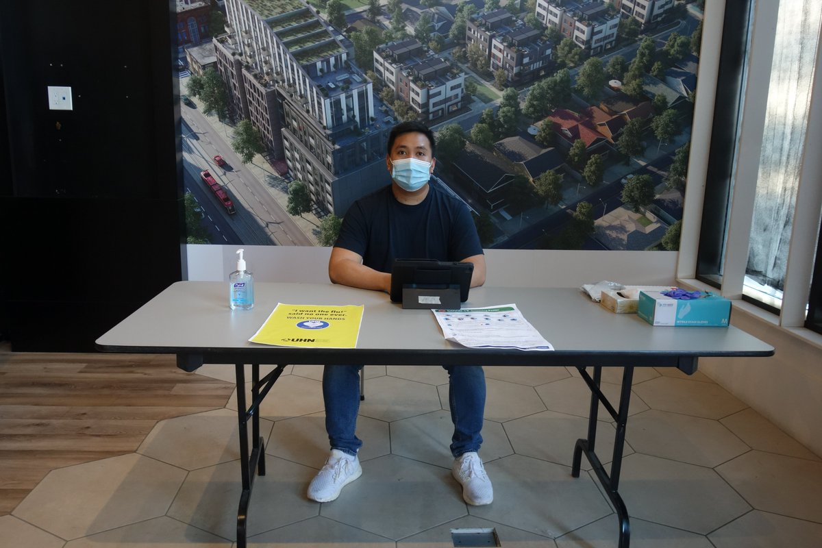 UHN's tweet photo. Suddenly unemployed from his restaurant job at the outset of the pandemic, Renz Madriaga was looking for work. But he didn’t just want a job. He wanted to make a difference. He wanted to give back. 

Read more → https://t.co/7tn8srJxJ0 https://t.co/qNOaOcaiU1