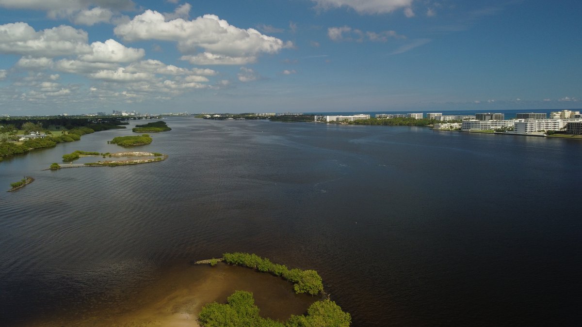 EverythingUas's tweet photo. Snook Islands in Lake Worth Beach, Florida. Almost got the angle of reflection right... next time.
#SnookIslands #LakeWorthBeach #Florida #dronephotography #Freewell #ND16PL #MavicMini https://t.co/iEcJf5CytL