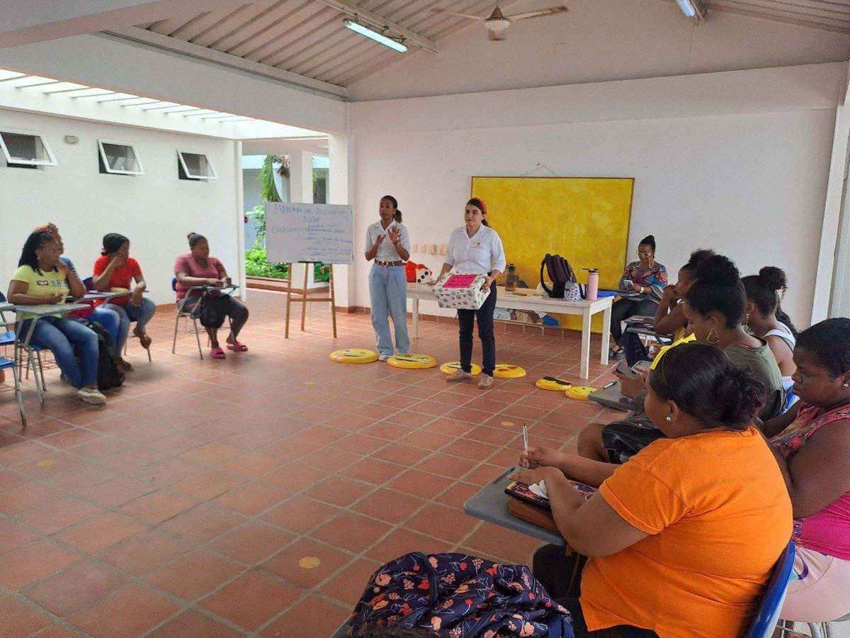 FunSerenadelMar's tweet image. Desde nuestro componente psicosocial, acompañamos a las mujeres de las comunidades aledañas que hacen parte del programa #ConstruimosALaPar con talleres de desarrollo en el ser como manejo de las emociones, resolución de conflictos, creación de hojas de vida.

#Cartagena