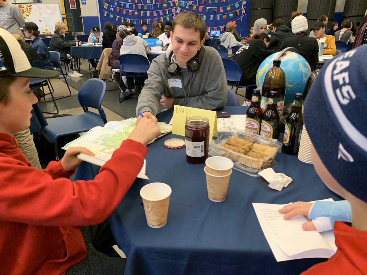 SD23News's tweet image. ELL learners and international students sharing their culture with their RSS classmates during #MulticulturalWeek! Students from Syria, Sudan, Thailand, France, Ukraine, Japan, Mexico, Philippines, Afghanistan, Spain, and more - this is how we create #CaringCommunities!