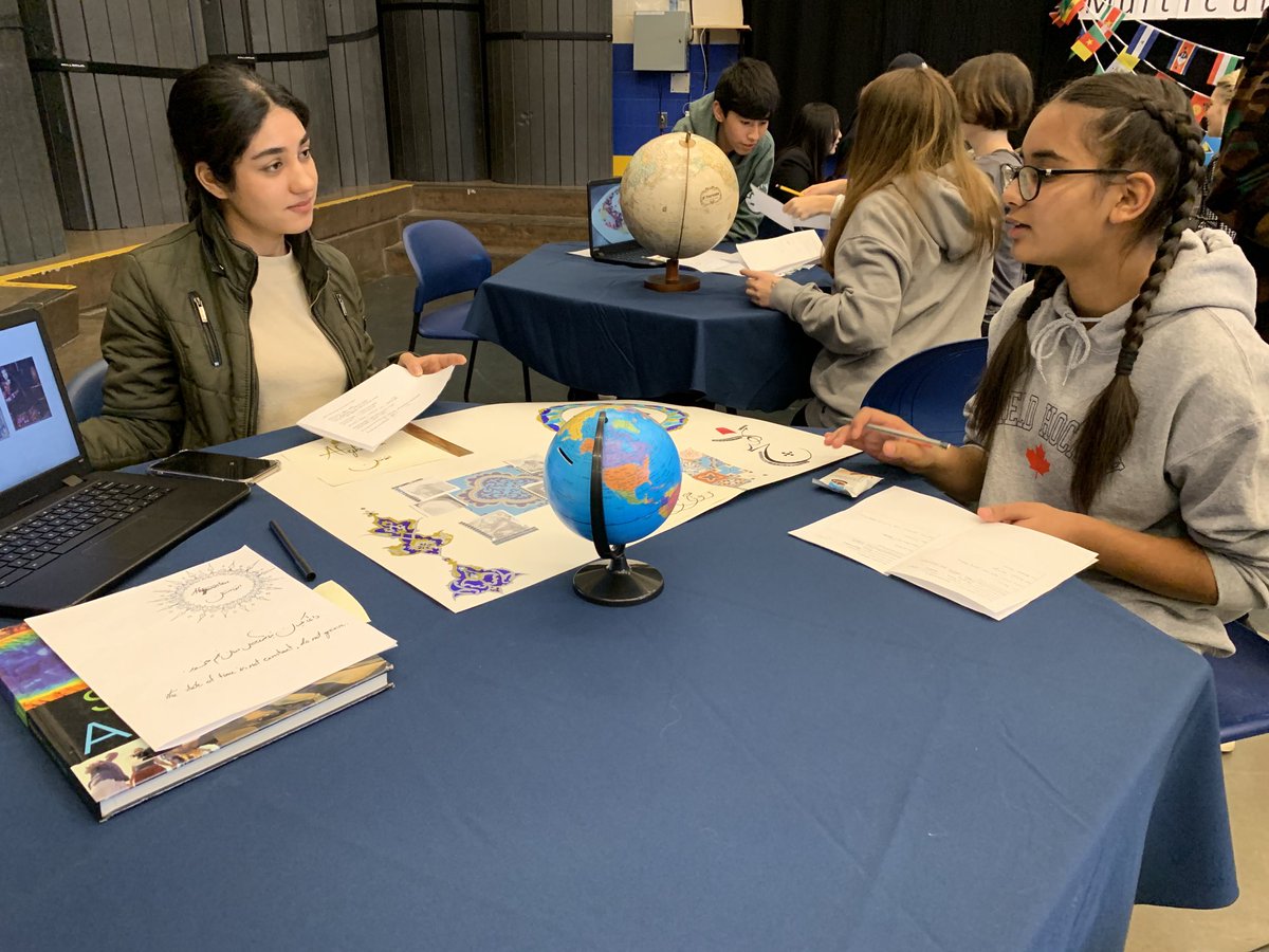SD23News's tweet image. ELL learners and international students sharing their culture with their RSS classmates during #MulticulturalWeek! Students from Syria, Sudan, Thailand, France, Ukraine, Japan, Mexico, Philippines, Afghanistan, Spain, and more - this is how we create #CaringCommunities!