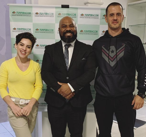 funperacchi's tweet photo. Funperacchi firma parceria com o RAAV

Leia mais em https://t.co/fpcq5e0iFK

#Funperacchi #SegurançadaMulher #DefesaPessoal #MilitaresEstaduais #SegurançaPública #FundaçãoWalterPeracchideBarcellos https://t.co/HLwR1jlddT