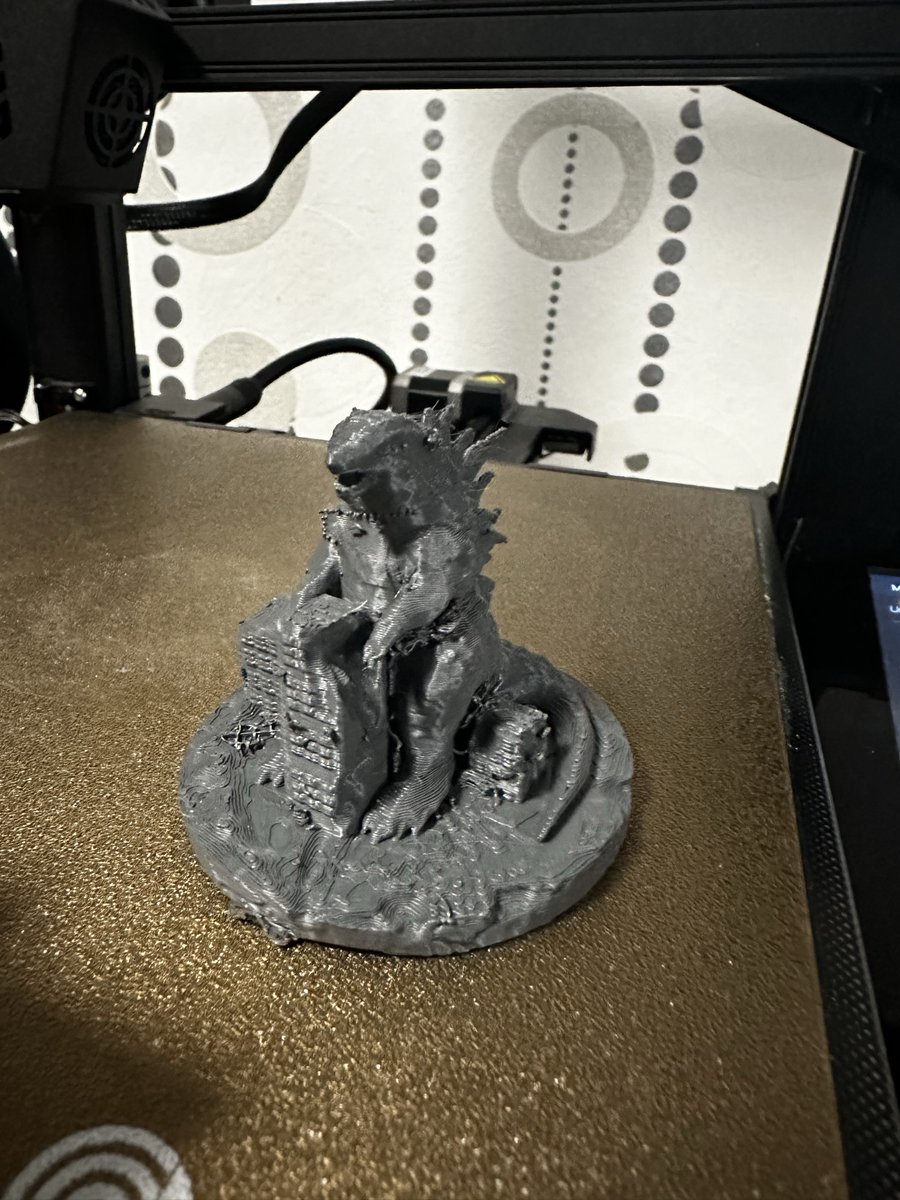 Lokianer_'s tweet image. Godzilla
(Print went bad :s)

Printing Time: 05:08:21

#3dprinting #printingfail #godzilla