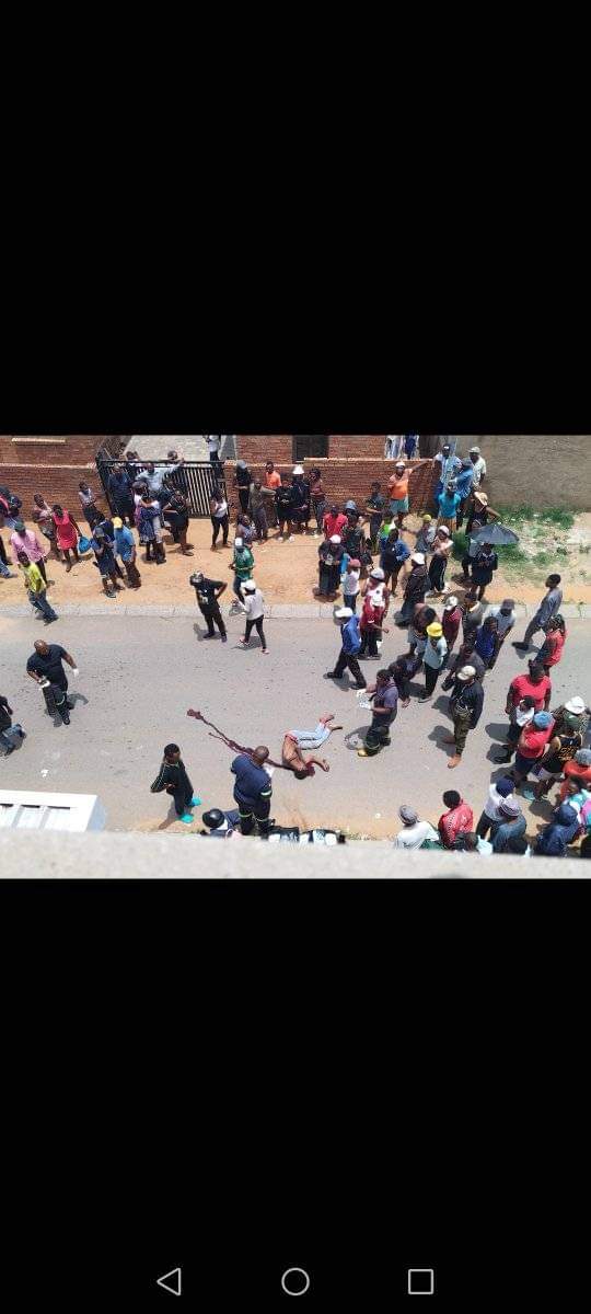 sa_crime's tweet photo. A man jumped to his death at Ndofaya Mall in Meadowlands Soweto, it is alleged that he has been shouting the name Mbali before jumping. https://t.co/g5mTu8ZQl3