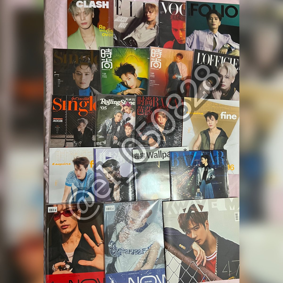 el_050828's tweet photo. Selling Jackson Wang magazines! Some comes with posters too 🥰
Dm for status &amp; price! 
Please help me out since I’m moving out and can’t keep them 😭😭

Based in: Italy
Shipping WW but EUROPE preferred

#jacksonwang #jacksonwangsale #got7sale #got7sell https://t.co/oqISf6cibS