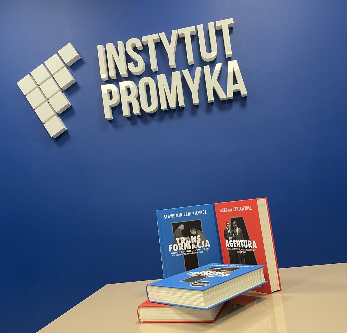 InstytutPromyka's tweet photo. ❗️ KONKURS ❗️

Zapraszamy do udziału w konkursie, w którym do wygrania są książki @Cenckiewicz „Agentura” i „Transformacja” wraz z autografem autora 📘📕.

Więcej informacji oraz regulamin ➡️ https://t.co/blST2oTTKV https://t.co/dE3YBsh2J8