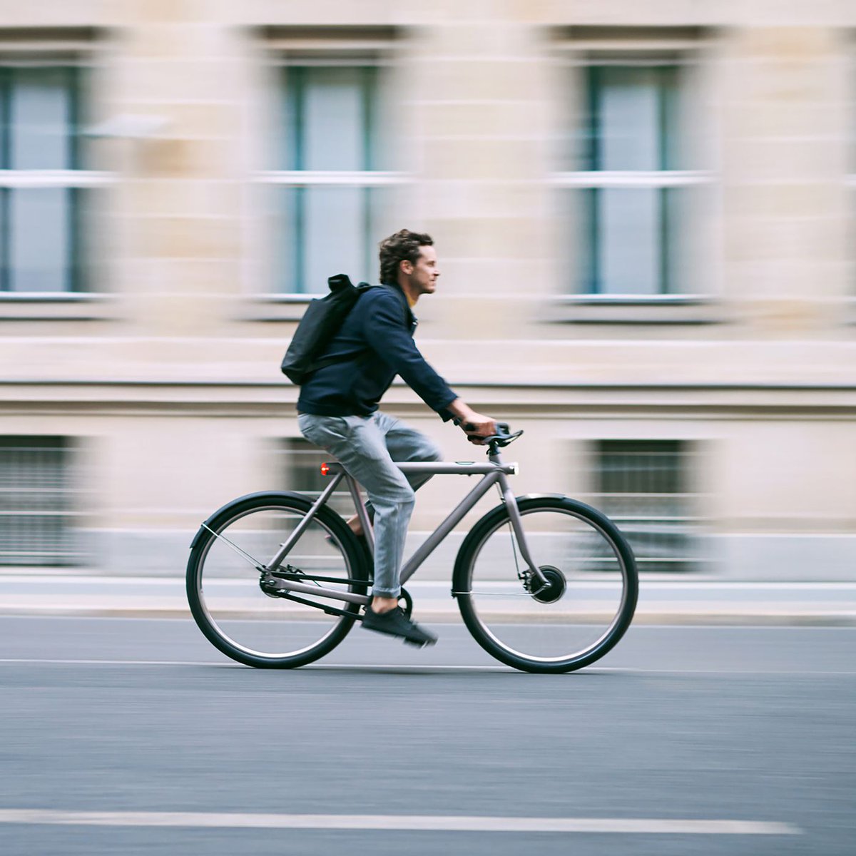 hbkwee's tweet photo. How cool would be a #Tesla Bike. Many Tesla A'dam employees travel to work by bike. In the bike shed, there's a striking number of hip Van Moof bikes.https://t.co/j48yZg730O I bet if 
@elonmusk develops a #Teslabike Tesla fans will line up to get their hands on one, including me! https://t.co/c55n692eI9