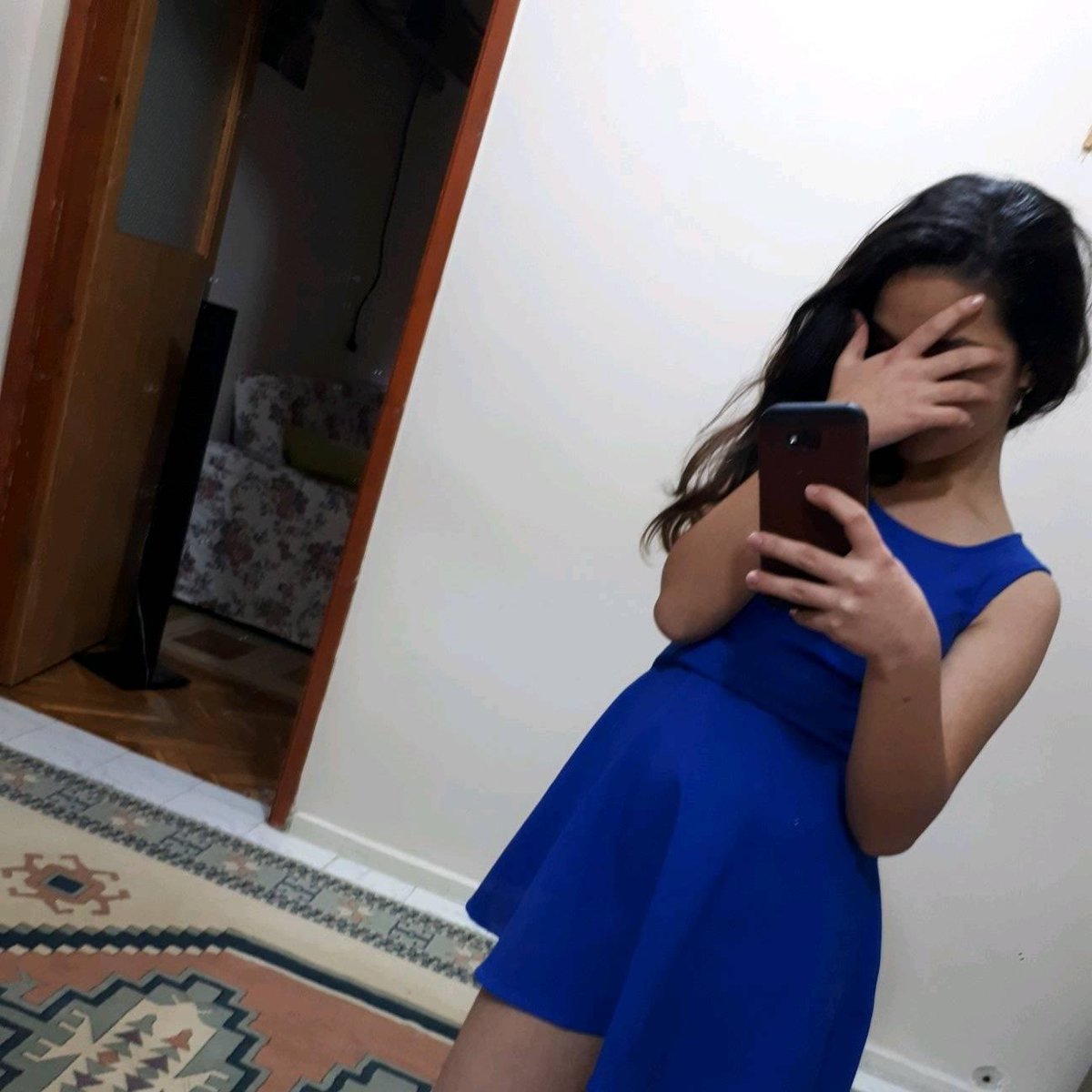 Rt yapıyor diye mesaj atıyorum numaramı veriyorum arayıp tanışacağına arkadaşlarına dağıtıyor cidden burdaki bazı erkekleri anlamak mümkün değil