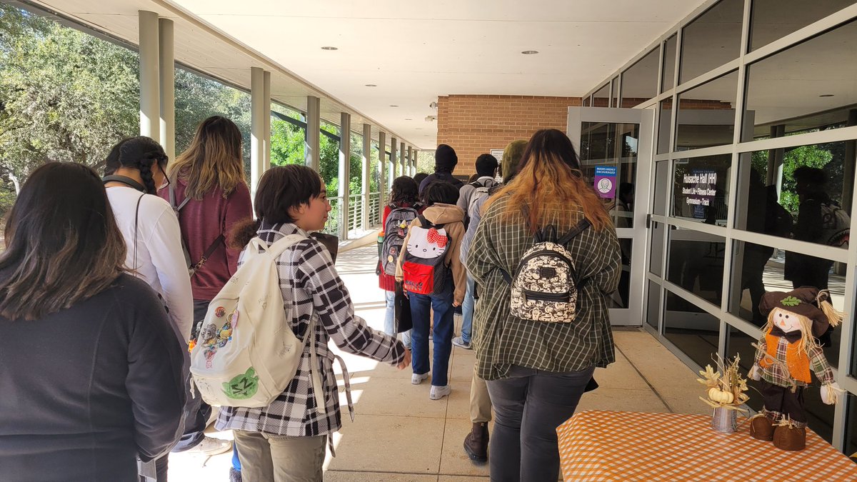 WHS_Animation's tweet image. Thank you Northwest Vista Animation for a great campus tour! :) #futureanimators #warrenanimation #warriornation #NISDsuperiorCTE