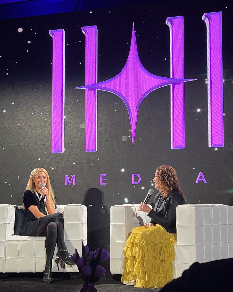 isalartista's tweet photo. A few of my favorite moments from this magical day at the #1111MediaSummit where our VR QUEEN 👑 aka my IRL sister @creatressart was the opening performance👏🏽👏🏽👏🏽
So proud of you for never giving up on your dream of being an artist can’t wait to see what lies ahead!
Slivving ✨ https://t.co/u0DCaNyFCB