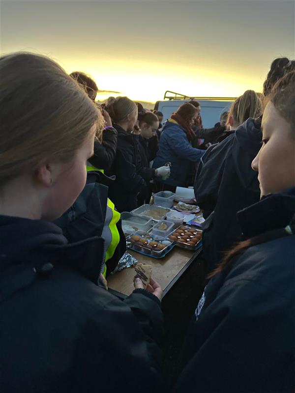 GraceORiordan1's tweet photo. Lovely morning at the Darkness into Light Walk 🌅🧡. Well done to mhssmilecommittee for organising. @ManorHseRaheny @CASuicide @PietaHouse #ItsOkayToNotBeOkay #mentalhealth https://t.co/26mM9YOrxZ